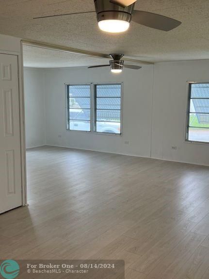 For Sale: $164,000 (2 beds, 2 baths, 1056 Square Feet)