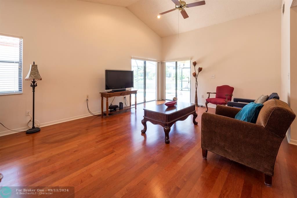 Recently Sold: $498,000 (2 beds, 2 baths, 1106 Square Feet)