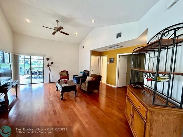 Recently Sold: $498,000 (2 beds, 2 baths, 1106 Square Feet)