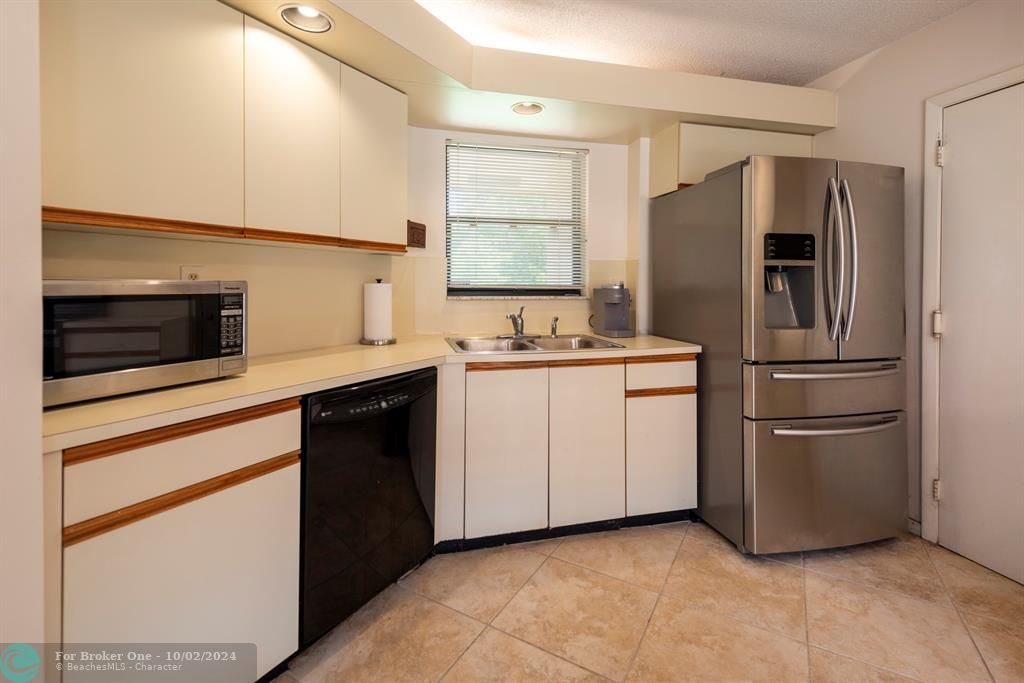 Recently Sold: $498,000 (2 beds, 2 baths, 1106 Square Feet)