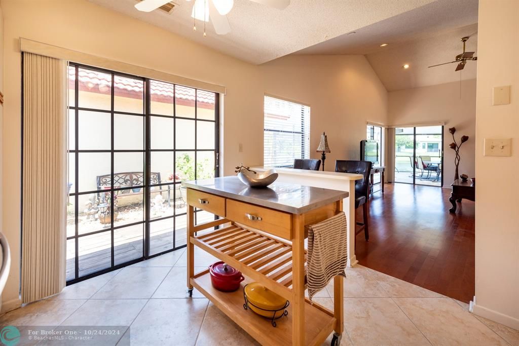 Recently Sold: $498,000 (2 beds, 2 baths, 1106 Square Feet)