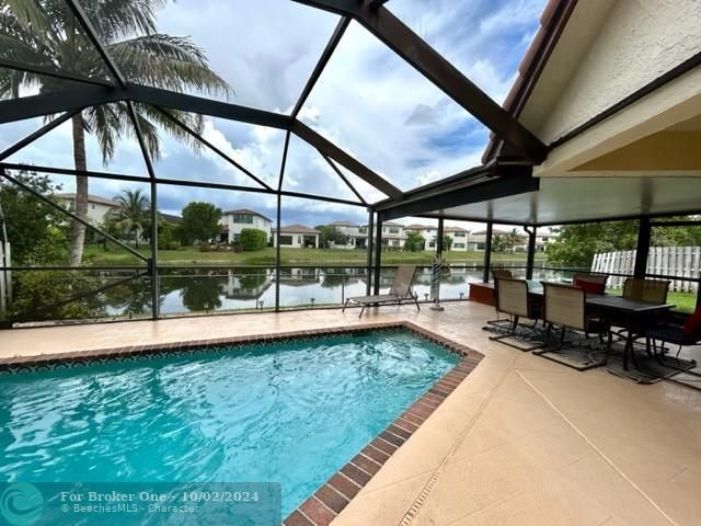 Recently Sold: $498,000 (2 beds, 2 baths, 1106 Square Feet)