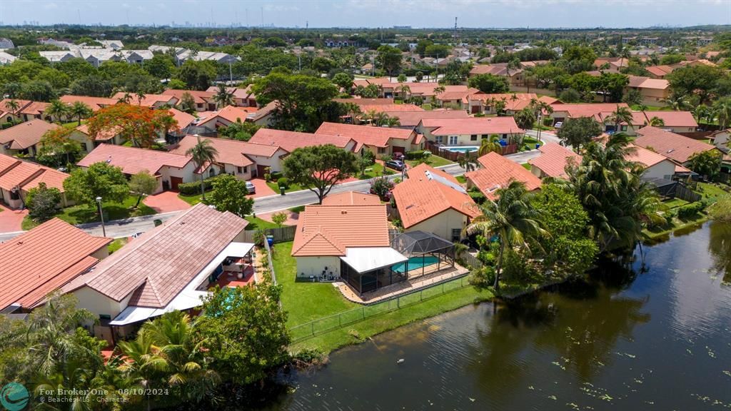 Vendido Recientemente: $498,000 (2 camas, 2 baños, 1106 Pies cuadrados)