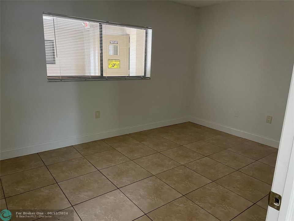 For Rent: $2,400 (2 beds, 2 baths, 965 Square Feet)