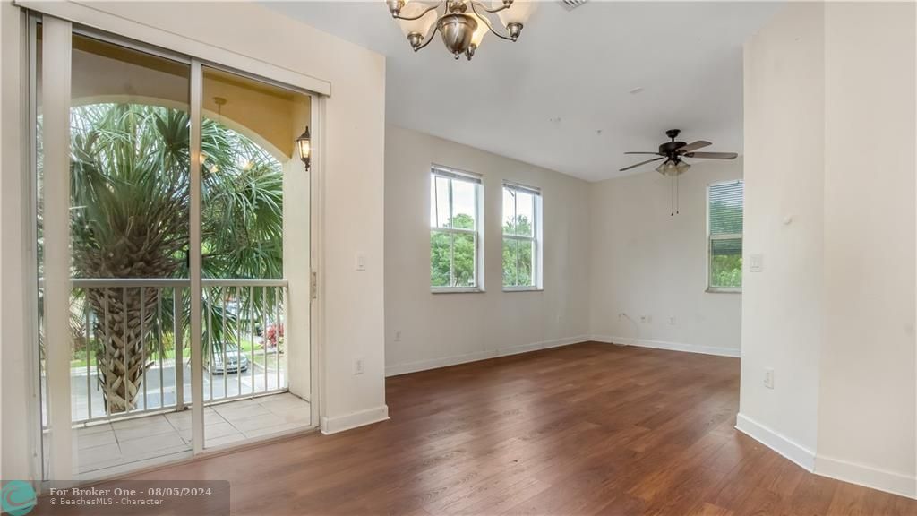 Recently Rented: $2,450 (2 beds, 2 baths, 1311 Square Feet)