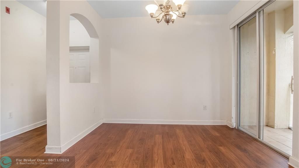 Recently Rented: $2,450 (2 beds, 2 baths, 1311 Square Feet)