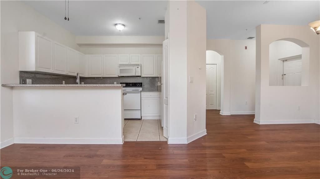 For Rent: $2,450 (2 beds, 2 baths, 1311 Square Feet)