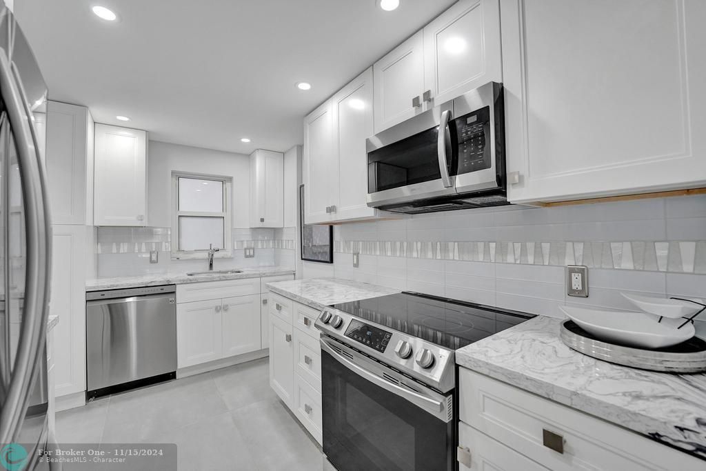 For Sale: $449,000 (2 beds, 2 baths, 1025 Square Feet)