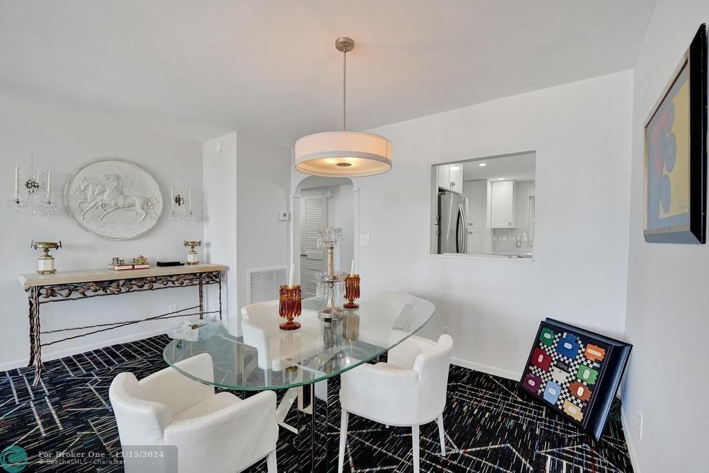 For Sale: $449,000 (2 beds, 2 baths, 1025 Square Feet)