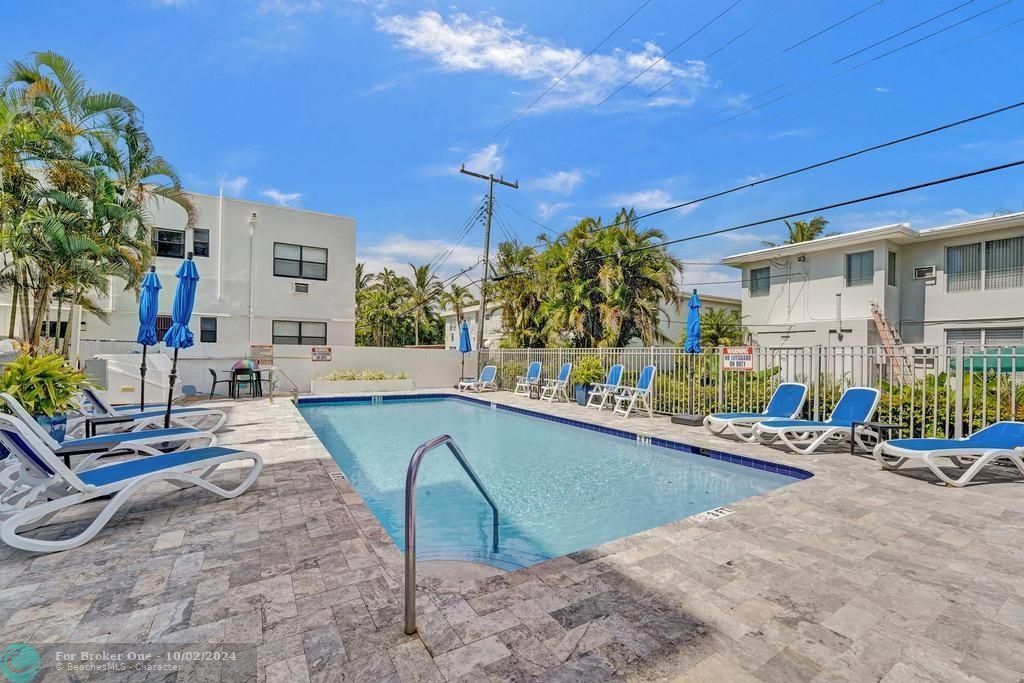 For Sale: $449,000 (2 beds, 2 baths, 1025 Square Feet)