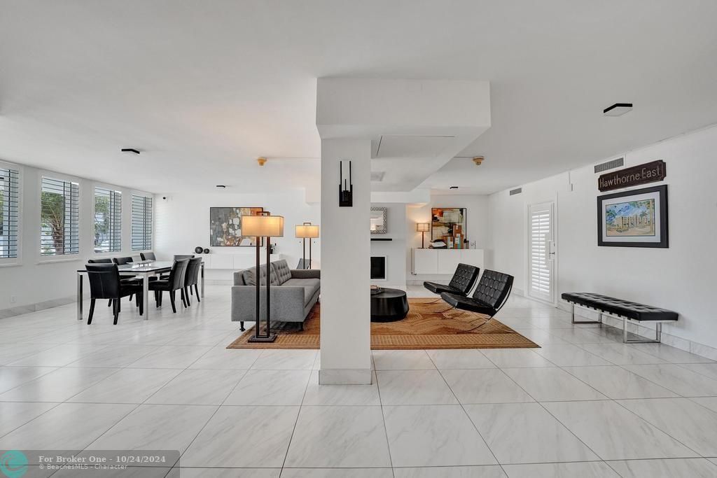 For Sale: $449,000 (2 beds, 2 baths, 1025 Square Feet)