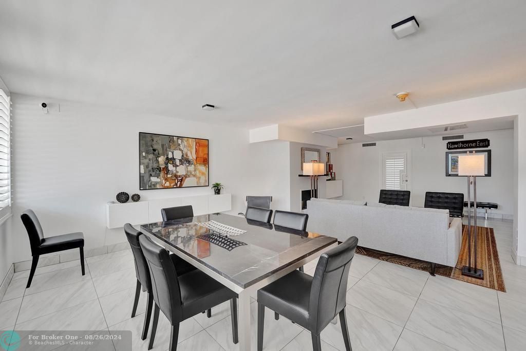 For Sale: $449,000 (2 beds, 2 baths, 1025 Square Feet)