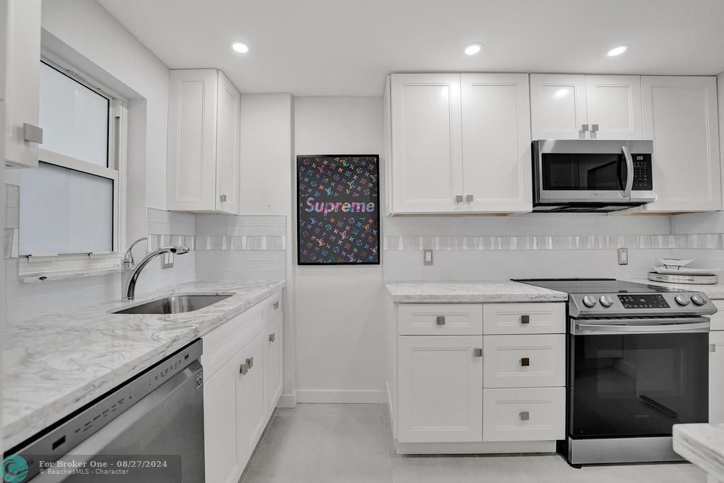 For Sale: $449,000 (2 beds, 2 baths, 1025 Square Feet)