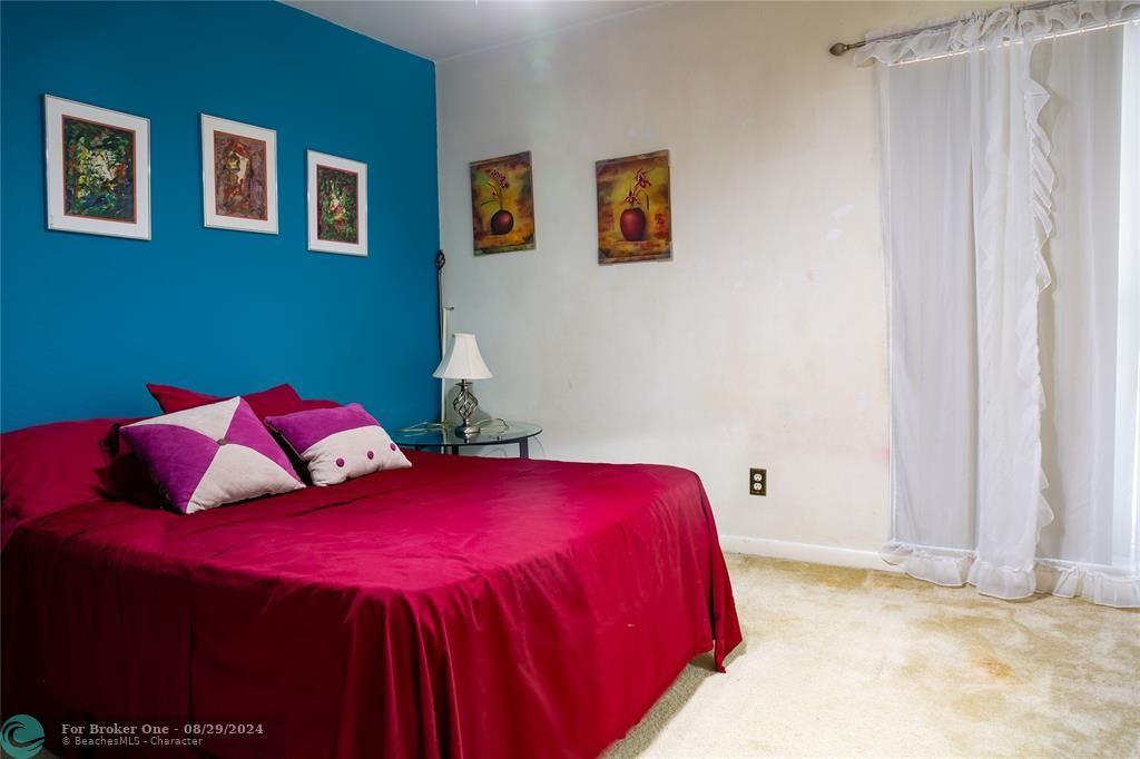 Activo con contrato: $399,000 (3 camas, 2 baños, 1426 Pies cuadrados)