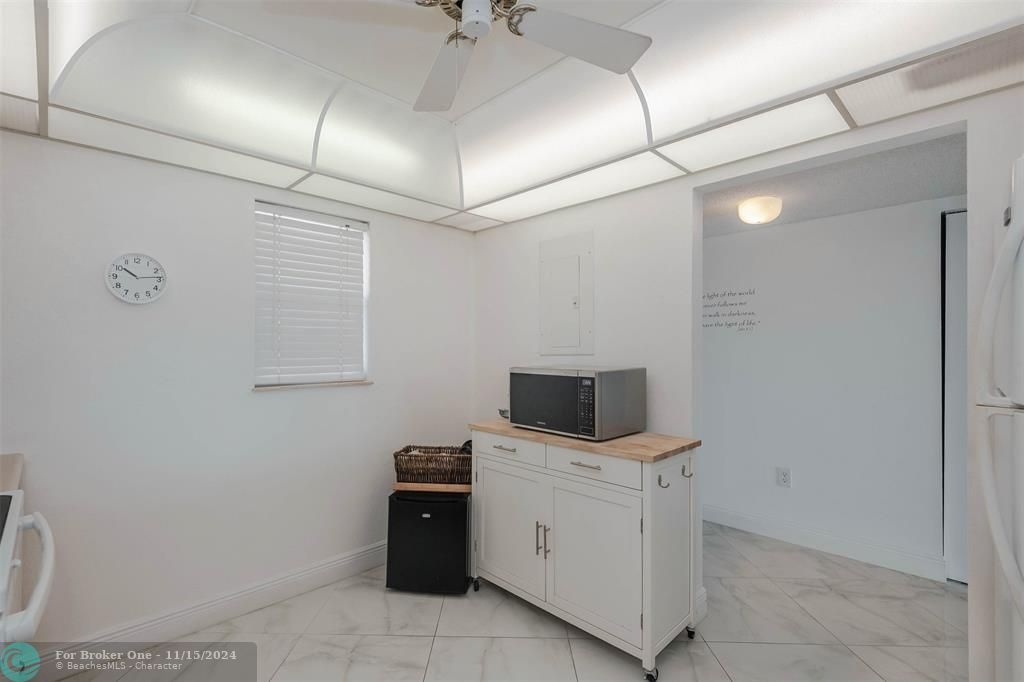 For Sale: $399,000 (2 beds, 2 baths, 1180 Square Feet)