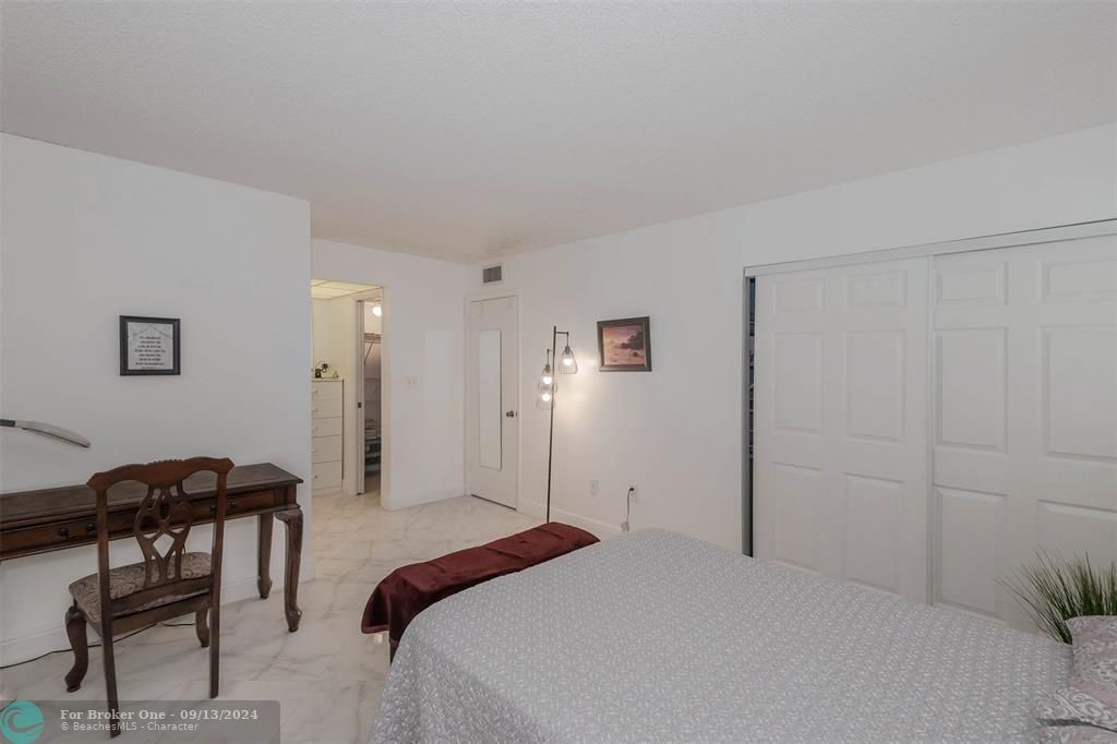 For Sale: $399,000 (2 beds, 2 baths, 1180 Square Feet)