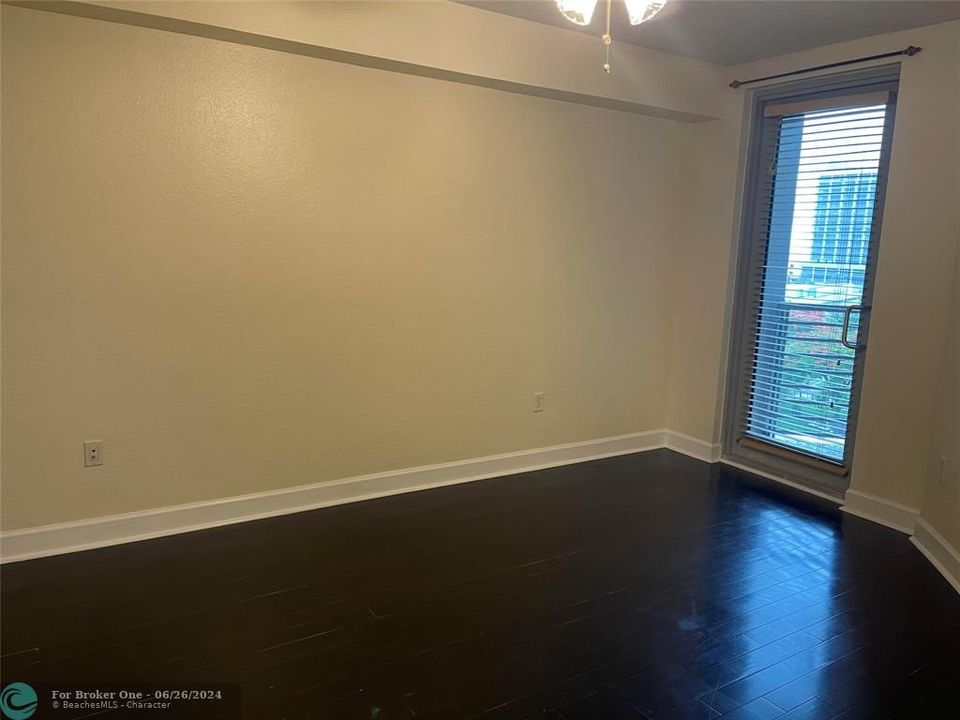 Active With Contract: $2,800 (2 beds, 2 baths, 1108 Square Feet)