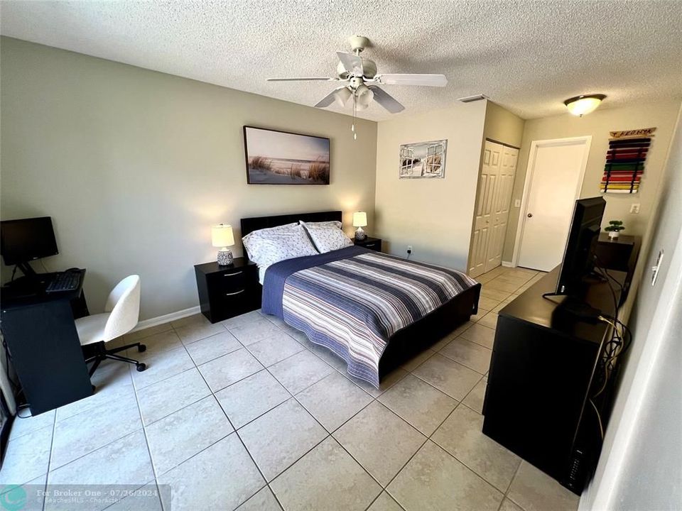 For Sale: $340,000 (2 beds, 2 baths, 1137 Square Feet)