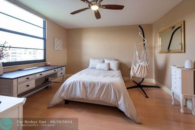 For Sale: $379,000 (2 beds, 2 baths, 1385 Square Feet)