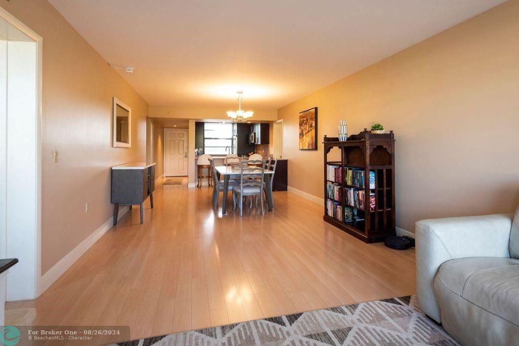 For Sale: $379,000 (2 beds, 2 baths, 1385 Square Feet)