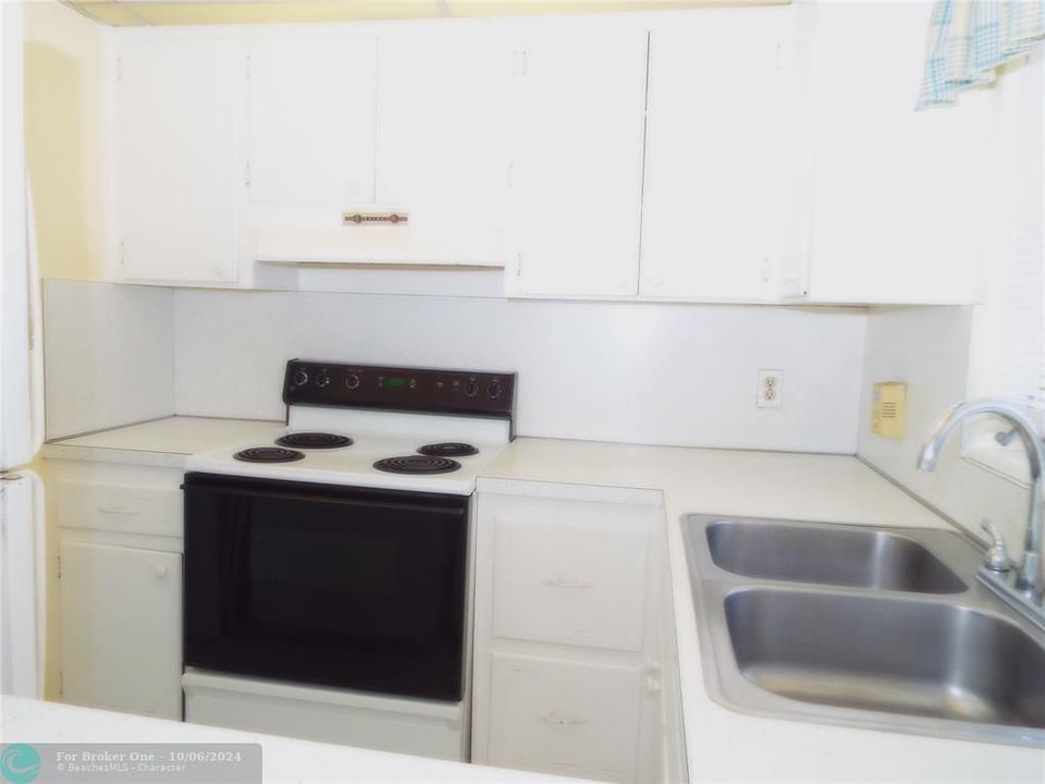 For Sale: $199,000 (2 beds, 1 baths, 800 Square Feet)