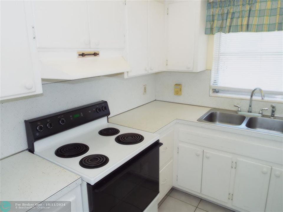 For Sale: $199,000 (2 beds, 1 baths, 800 Square Feet)