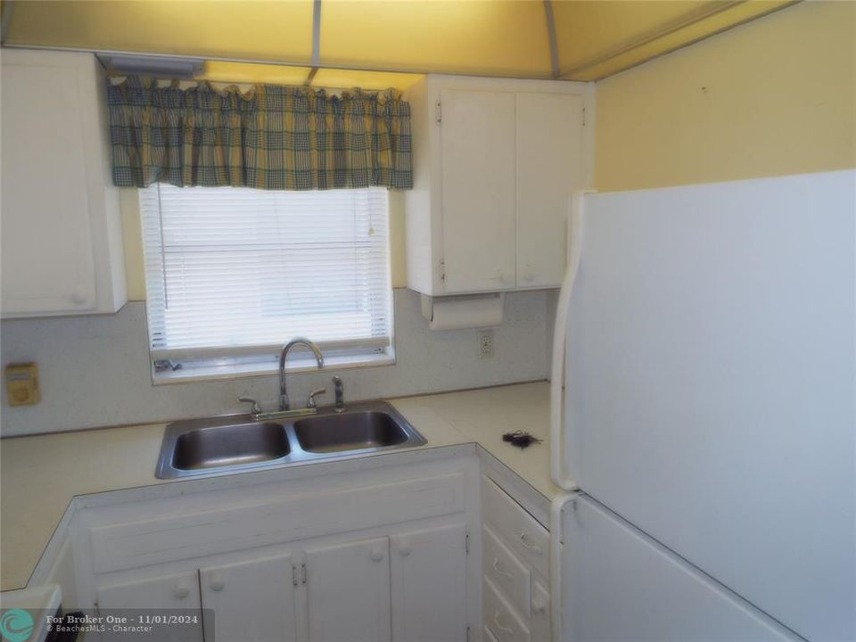 For Sale: $199,000 (2 beds, 1 baths, 800 Square Feet)