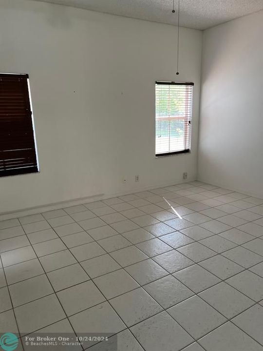 En Venta: $620,100 (3 camas, 2 baños, 1591 Pies cuadrados)