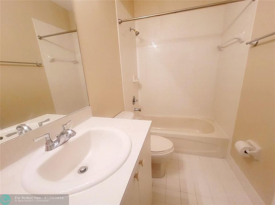 出租: $3,300 (3 贝兹, 2 浴室, 1452 平方英尺)