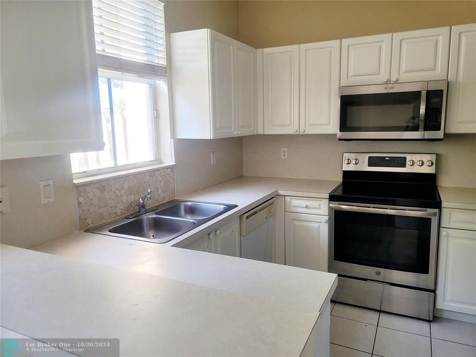 For Rent: $3,300 (3 beds, 2 baths, 1452 Square Feet)