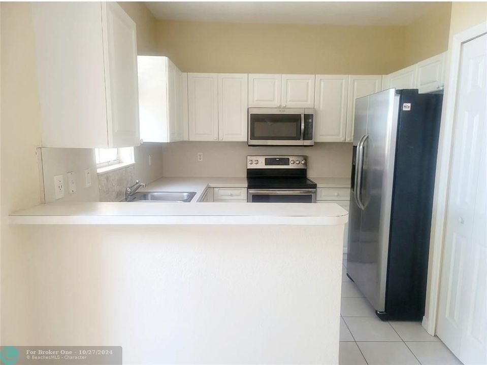 For Rent: $3,300 (3 beds, 2 baths, 1452 Square Feet)