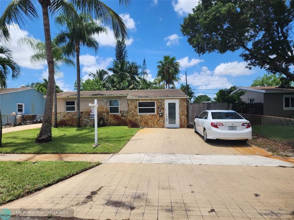 Active With Contract: $475,000 (3 beds, 2 baths, 1248 Square Feet)