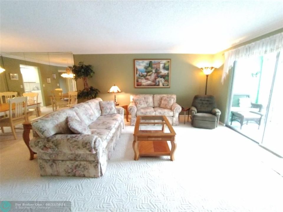 For Sale: $215,000 (2 beds, 2 baths, 1350 Square Feet)