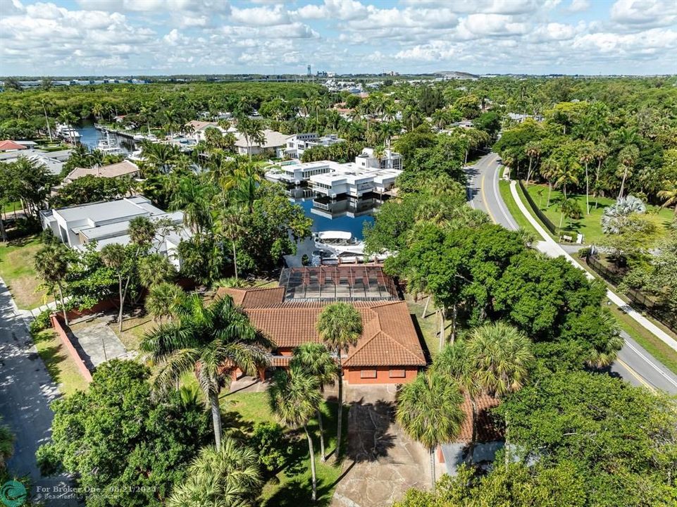 For Sale: $1,700,000 (4 beds, 2 baths, 2816 Square Feet)