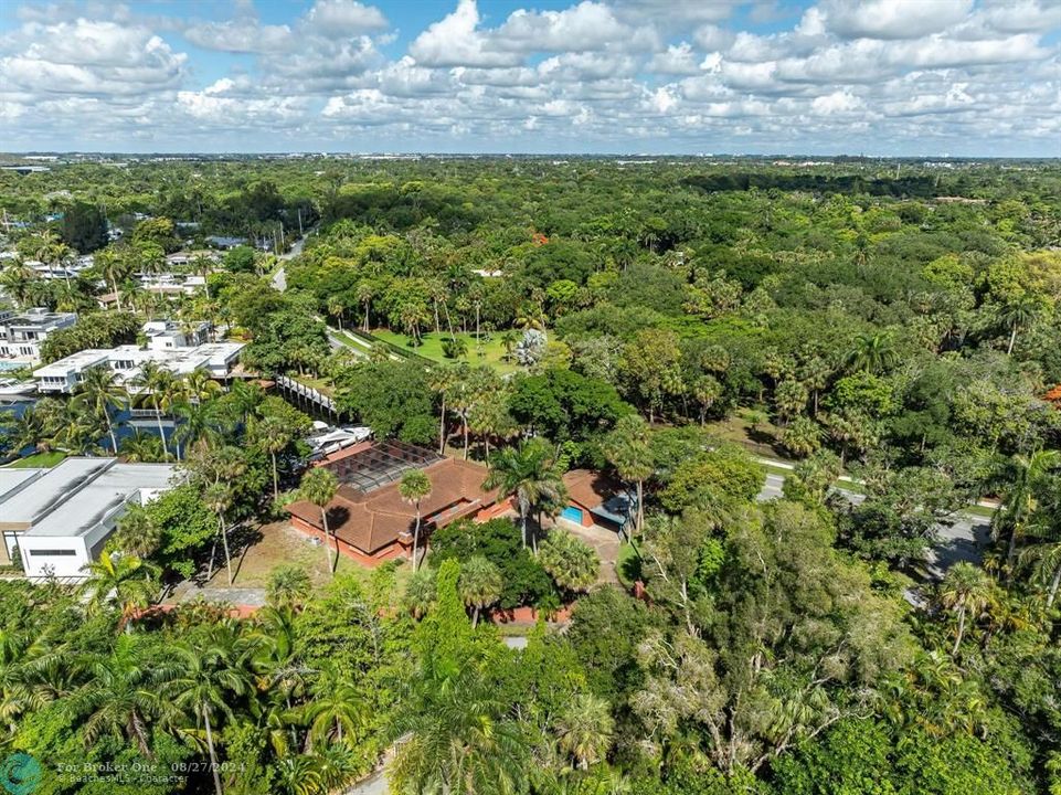 For Sale: $1,700,000 (4 beds, 2 baths, 2816 Square Feet)