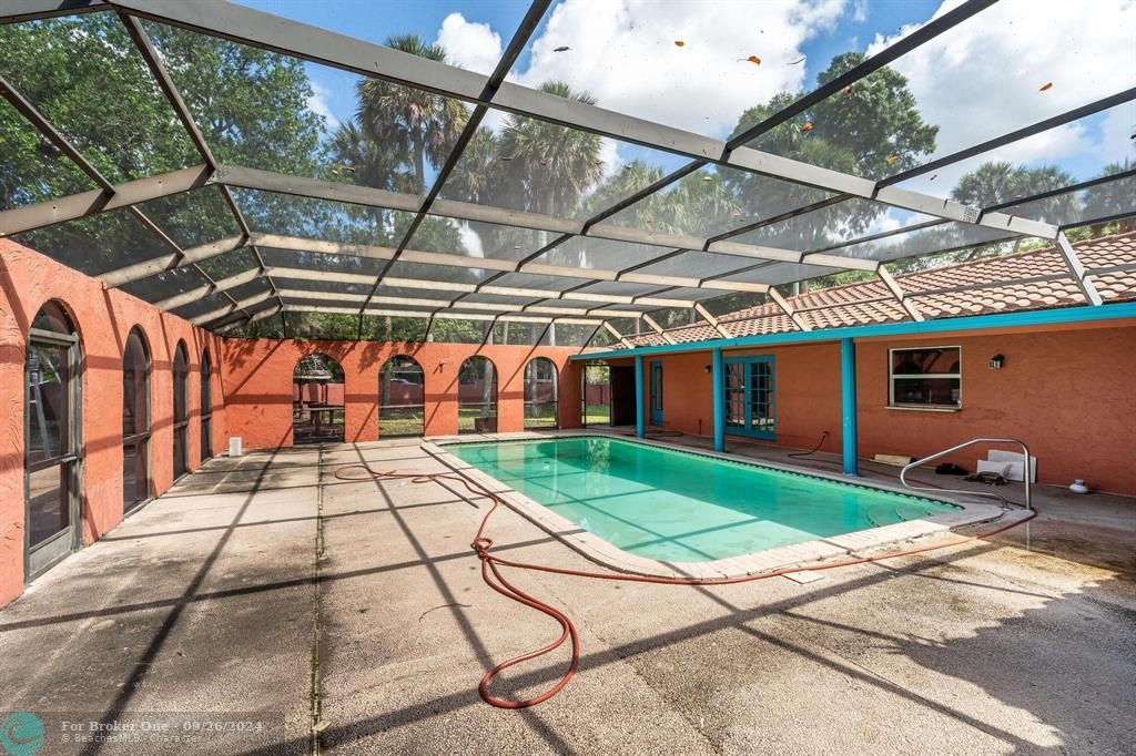 En Venta: $1,700,000 (4 camas, 2 baños, 2816 Pies cuadrados)