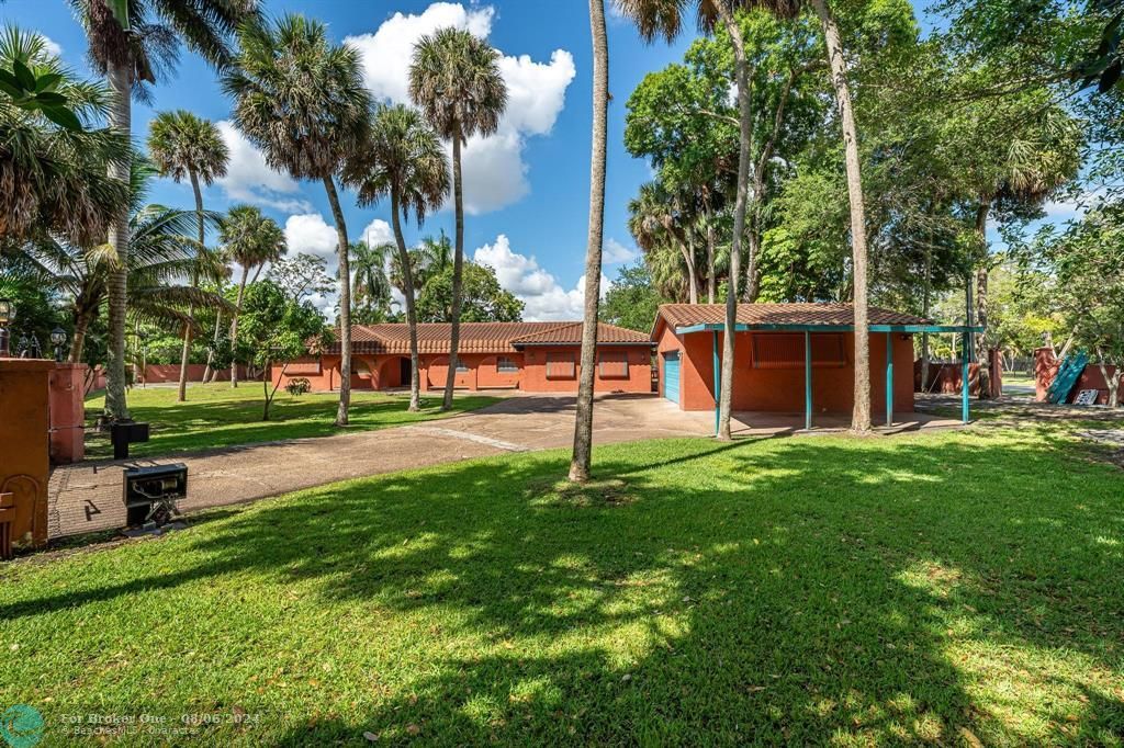 For Sale: $1,700,000 (4 beds, 2 baths, 2816 Square Feet)