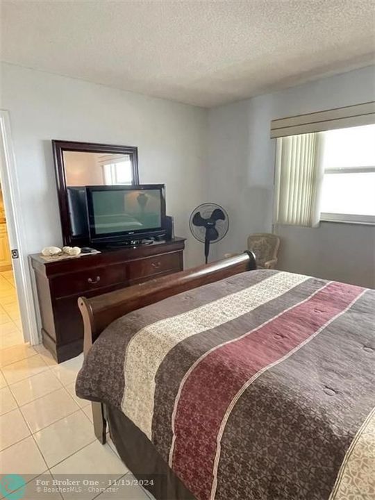 For Rent: $3,400 (2 beds, 1 baths, 910 Square Feet)