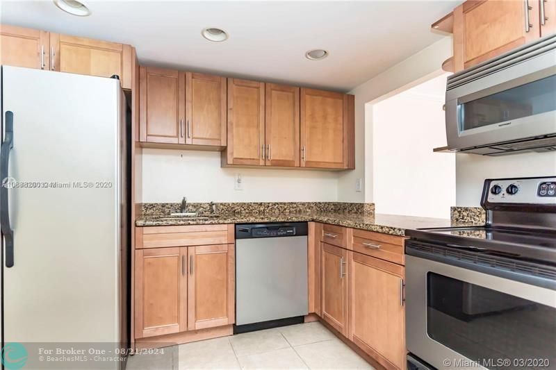 For Rent: $2,100 (1 beds, 1 baths, 915 Square Feet)