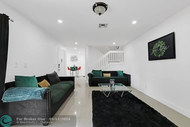 Active With Contract: $405,000 (3 beds, 2 baths, 1434 Square Feet)