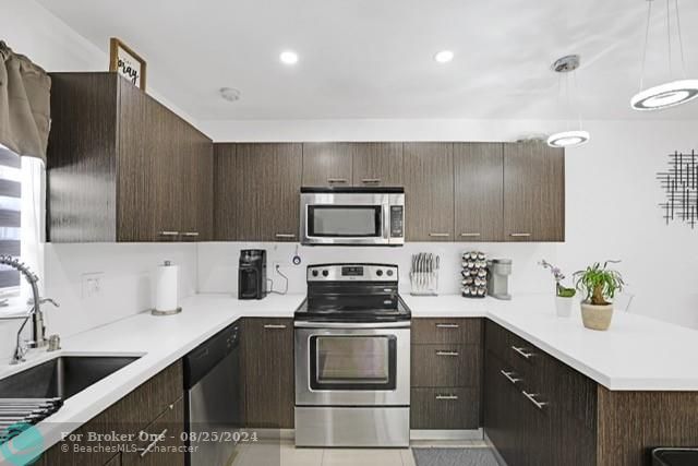 For Sale: $410,000 (3 beds, 2 baths, 1434 Square Feet)