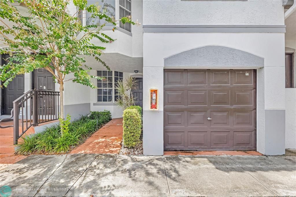 Active With Contract: $310,000 (2 beds, 1 baths, 1068 Square Feet)
