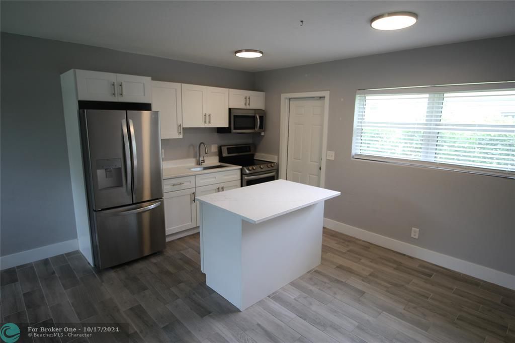 For Sale: $2,700 (2 beds, 1 baths, 1148 Square Feet)