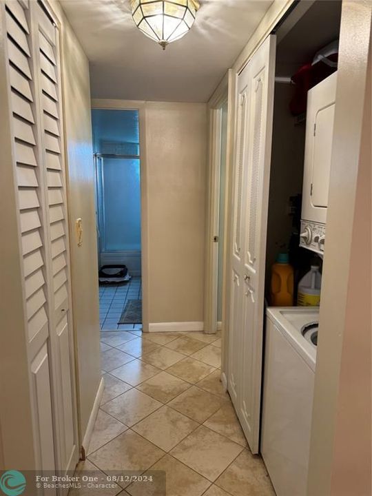 For Sale: $220,000 (2 beds, 2 baths, 1105 Square Feet)