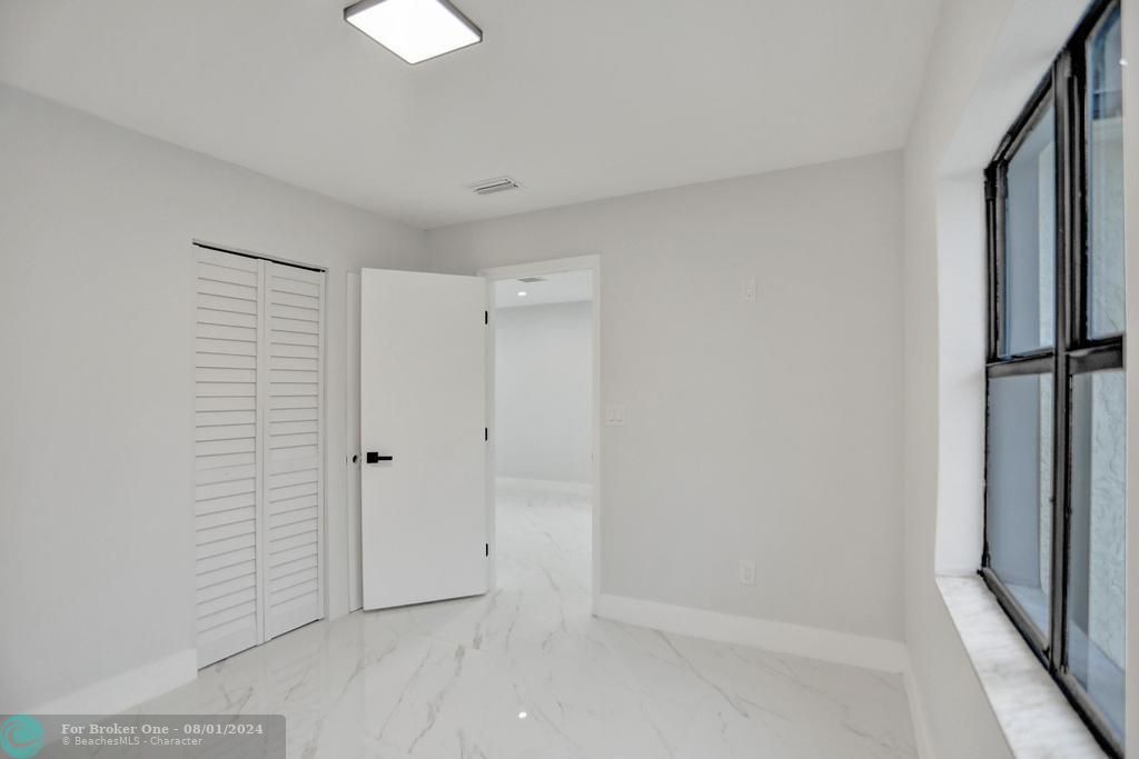 For Sale: $429,000 (2 beds, 2 baths, 1081 Square Feet)