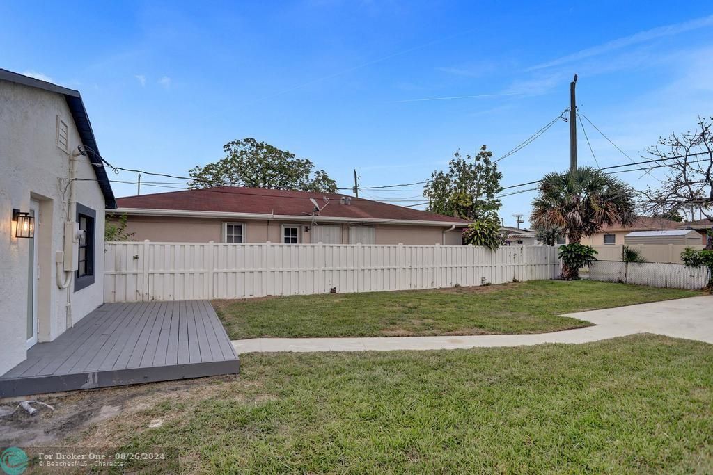 For Sale: $479,000 (2 beds, 2 baths, 950 Square Feet)