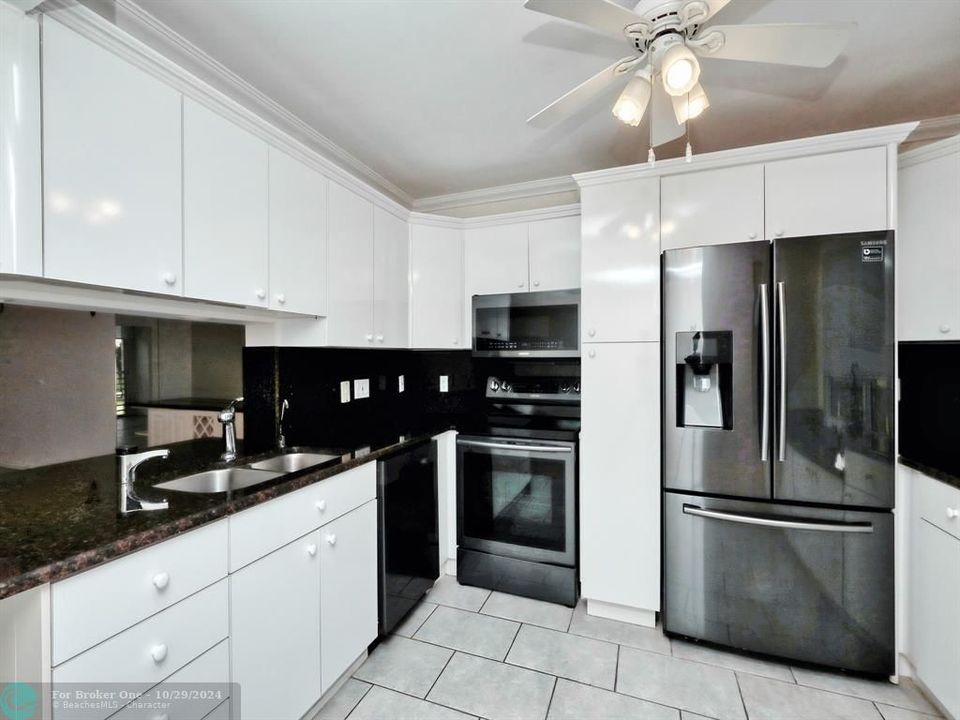 For Sale: $225,000 (2 beds, 2 baths, 1385 Square Feet)