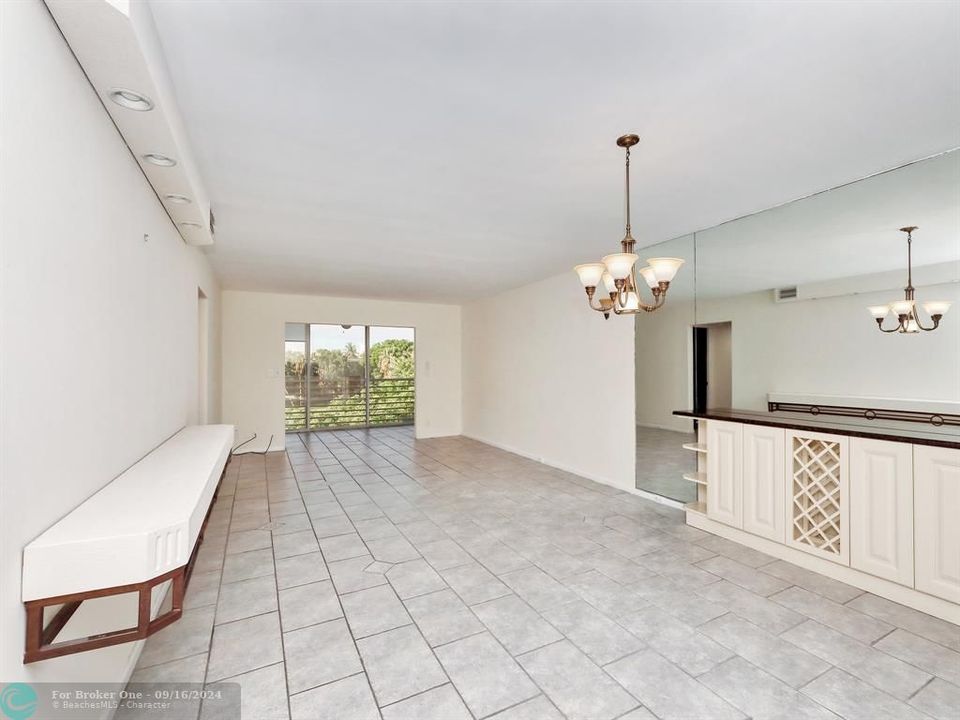 For Sale: $257,000 (2 beds, 2 baths, 1385 Square Feet)