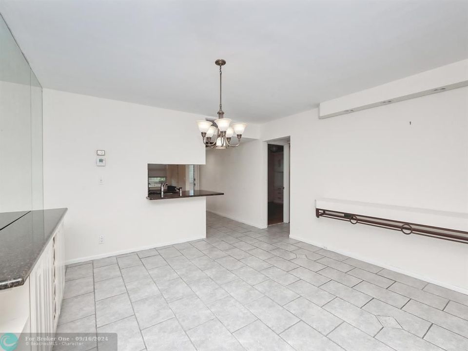 For Sale: $225,000 (2 beds, 2 baths, 1385 Square Feet)