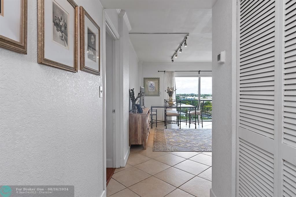 Recently Sold: $297,000 (1 beds, 1 baths, 730 Square Feet)